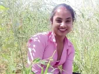 Soaked jaw with Neha Bhabhi by pulling her to the mustard field