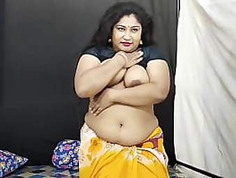 Ruby Aunty's round figure juggles on the floor while her clean-shaven gash gets stiff
