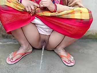 Indian Desi Village gets super-naughty with xxx outdoor peeing action