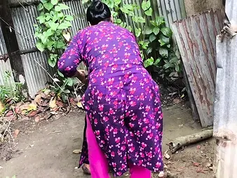 Hot Desi Bhabi cheats on her hubby with her brother-in-law-in-law's acquaintance in a naughty outdoor intercourse