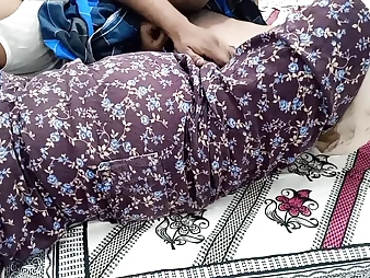 Super-steamy Tamil Cougar gets her labia eaten & romped with finger & twat