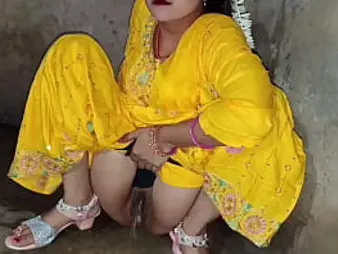 Cauple95's Desi maid gets sloppy with grubby talk Hindi audio