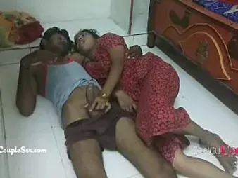 Super-naughty Indian Milf Ranesh and Nitya take turns getting humped on the floor