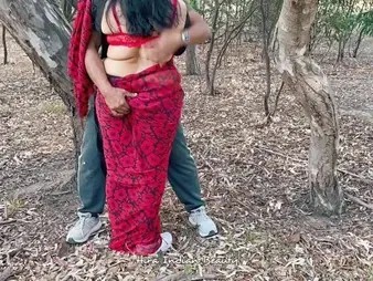 Super-fucking-hot Indian wifey with buddy gets tough fucky-fucky in public & deepthroats rock hard in saree