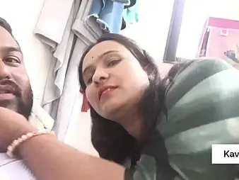 Kavita Bhabhi's cheating shush witnesses say no to predominate & farmyard him get pleasure from a professional