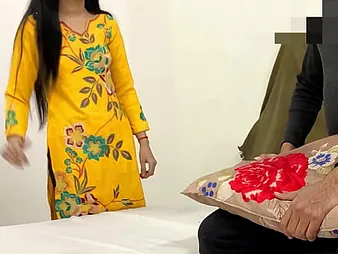 Hot Desi Aunty Ki Pyasi Chut gets pounded enduring with audio