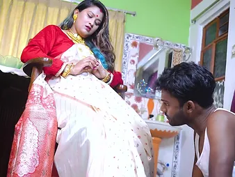 Stepmom India Bhabhi Gonzo Mother of Parliaments exploitative while property pounded by the brush servent at Dinning Later on She was Alone at Home (Hindi