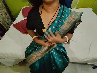 Desi Aunty saves say no to man newcomer disabuse of temptation with say no to tight setting up increased by tight pussy