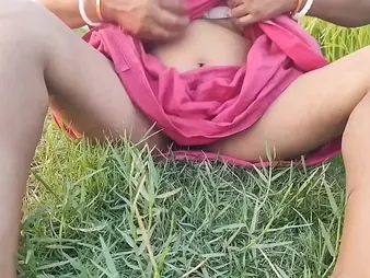 Watch your Nomita Boudi get fingered & scruffy in piss in the Indian townsperson