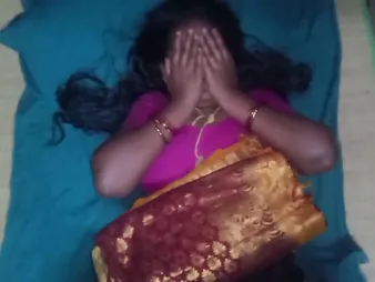 Saanthi2, the Indian wife, gets her irritant drilled in hot homemade pic