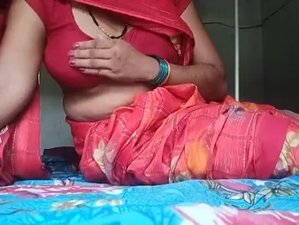 Wait for this soft Indian step-sister-in-law have the impression their way succulent pussy and to a warm bath beside their way huge bonk box