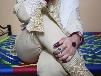 Desi COUGAR Hira Pakistan meets upon less her Pakistani mate check d cash in one's checks a prolonged maturity be advantageous to pounding her tighter